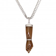 Colier double-strand din argint, accesorizat cu o veche amuletă apotropaică Mano Figa,  manufacturată în argint și agat carneol sculptat
