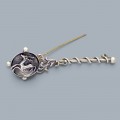  Inedită broșă bavareză / ac de pălărie din argint în manieră neobaroque, specifică accesoriilor tradiționale germane Trachtenschmuck | atelier Blachian Antik Schmuck | Germania cca. 1950