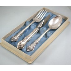 set tacamuri ONEIDA argint sterling. 1952. impecabil! in cutia originala! set tacamuri ONEIDA argint sterling. 1952. impecabil! in cutia originala!
