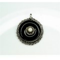 pandantiv oriental : perla naturala. onix. argint 925