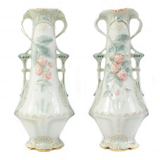 Garnitură formată din doua impozante vaze Art Nouveau | portelan Royal Dux Bohemia | cca 1910 Garnitură formată din doua impozante vaze Art Nouveau | portelan Royal Dux Bohemia | cca 1910