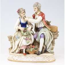 statueta din portelan " Romantique Renaissance " Sitzendorf - Thuringia. Germania  cca 1920 statueta din portelan " Romantique Renaissance " Sitzendorf - Thuringia. Germania  cca 1920