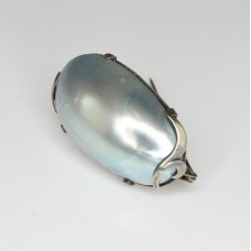 eleganta brosa cu perla Mabe - sidef cu lustru gri - Franta eleganta brosa cu perla Mabe - sidef cu lustru gri - Franta