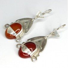cercei tribali tuaregi - argint si agat carnelian - manufactura Kel Inedan - Niger cercei tribali tuaregi - argint si agat carnelian - manufactura Kel Inedan - Niger