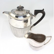 set edwardian pentru servirea cafelei - cafetiera si letiera - atelier Kirby Beard & Co cca 1910