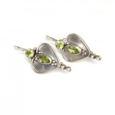 eleganti cercei etnici indonezieni - argint si peridot - Bali eleganti cercei etnici indonezieni - argint si peridot - Bali