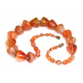 Vechi colier cu anturaje de carnelian african 