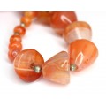 Vechi colier cu anturaje de carnelian african 