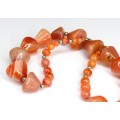 Vechi colier cu anturaje de carnelian african 