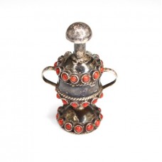 Vechi recipient tibetan - snuff bottle - pentru tutun de prizat - argint si coral Vechi recipient tibetan - snuff bottle - pentru tutun de prizat - argint si coral