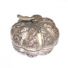 Veche caseta cambodgiana pentru Betel - aliaj argint - cca 1900 Veche caseta cambodgiana pentru Betel - aliaj argint - cca 1900