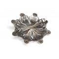 Elegantă broșă filigranată în argint | Floare | argint & coral | Italia cca.1950