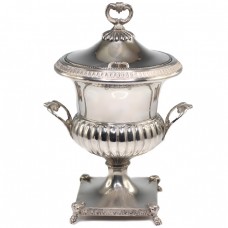 Elegantă bombonieră Neoclasică din argint | atelier Giannelli Giannino | cca.1940 - Italia Elegantă bombonieră Neoclasică din argint | atelier Giannelli Giannino | cca.1940 - Italia