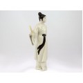 Rafinată statuetă din porțelan, în stil Jingdezhen | Curtezană | China cca.1970