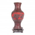 Impresionantă vază chinezească | cinabru sculptat, alamă & email cloisonné | cca.1960
