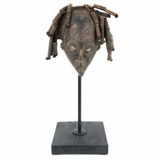 Veche mască tribală africană "Pwo", triburile Chokwe, Congo/Angola, cca. 1950 Veche mască tribală africană "Pwo", triburile Chokwe, Congo/Angola, cca. 1950