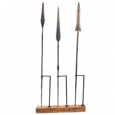 Spectaculoasă colecție de trei vechi sulițe tribale Zulu | Africa de Sud | început de secol XX Spectaculoasă colecție de trei vechi sulițe tribale Zulu | Africa de Sud | început de secol XX
