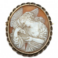 Camee victoriană "Hebe și Zeus", sculptură în scoică naturală, cca. 1850, Marea Britanie Camee victoriană "Hebe și Zeus", sculptură în scoică naturală, cca. 1850, Marea Britanie