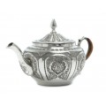 Excepțională garnitură persană din argint pentru servirea și prepararea ceaiului | atelier Reza Parvaresh | Isfahan | Iran cca. 1955
