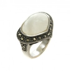 Inel romantic în stil Art Deco | argint, sidef natural & marcasite | Franța Inel romantic în stil Art Deco | argint, sidef natural & marcasite | Franța