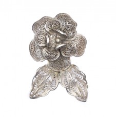 Rafinată broșă florală manufacturată în argint filigranat | anii '70 | Italia Rafinată broșă florală manufacturată în argint filigranat | anii '70 | Italia