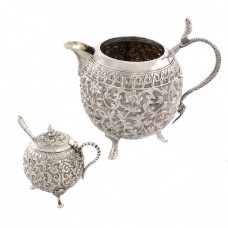 Cremieră și solniță pentru condimente, splendid manufacturate în argint | Kutch | British Raj | 1880 -1900  Cremieră și solniță pentru condimente, splendid manufacturate în argint | Kutch | British Raj | 1880 -1900