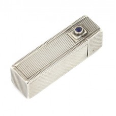 Etui din argint pentru ruj, decorat cu un safir de sinteză | stil Art Deco | Italia | a doua jumătate a anilor '40 Etui din argint pentru ruj, decorat cu un safir de sinteză | stil Art Deco | Italia | a doua jumătate a anilor '40