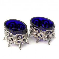 Garnitură de solnițe neoclasice din argint și sticlă cobalt | cca.1850 | Belgia Garnitură de solnițe neoclasice din argint și sticlă cobalt | cca.1850 | Belgia