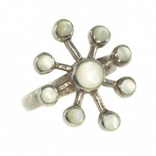 Inel modernist decorat cu anturaje de sidef pietrificat | manufactură în argint | Franța Inel modernist decorat cu anturaje de sidef pietrificat | manufactură în argint | Franța