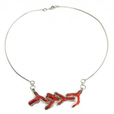 Colier choker modernist decorat cu ramuri de coral roșu natural | Italia | cca.1970 Colier choker modernist decorat cu ramuri de coral roșu natural | Italia | cca.1970