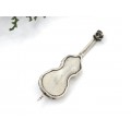 Miniatură din argint minuțios elaborată sub forma unui violoncel 