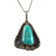 Veche amuletă amerindiană decorată cu turcoaz Kingman bleu-ciel | Statele Unite | cca.1950 Veche amuletă amerindiană decorată cu turcoaz Kingman bleu-ciel | Statele Unite | cca.1950
