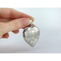 Impresionant pandant locket din argint gravat manual locket | Love Of My Heart | Marea Britanie