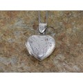Colier din argint accesorizat cu un pandant inimioară locket din argint gravat manual | Marea Britanie