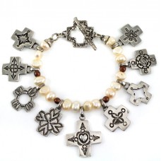 Brățară etnică amerindiană accesorizată cu amulete Spider Woman  | argint gravat și perle naturale de cultură | Statele Unite Brățară etnică amerindiană accesorizată cu amulete Spider Woman  | argint gravat și perle naturale de cultură | Statele Unite