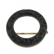 Rafinată broșă victoriană din argint decorat cu sculptură în cărbune Jet | cca. 1900- 1910 | Franța Rafinată broșă victoriană din argint decorat cu sculptură în cărbune Jet | cca. 1900- 1910 | Franța