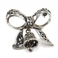 Elegantă broșă din argint accesorizată cu un clopoțel  | Marea Britane cca. 1970 Elegantă broșă din argint accesorizată cu un clopoțel  | Marea Britane cca. 1970