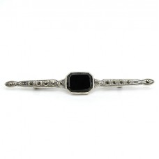 Veche broșă Art Deco din argint decorat cu onix  și incrustații de marcasite | Statele Unite cca. 1920  Veche broșă Art Deco din argint decorat cu onix  și incrustații de marcasite | Statele Unite cca. 1920