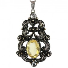 Pandant Art Nouveau scandinav din argint fligranat și decorat cu un impresionant citrin natural | cca. 1920 Danemarca Pandant Art Nouveau scandinav din argint fligranat și decorat cu un impresionant citrin natural | cca. 1920 Danemarca