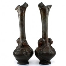 Monumentală garnitură de vaze din bronz Art Nouveau  semnate de Helene Sibeud | Franța cca.1900 Monumentală garnitură de vaze din bronz Art Nouveau  semnate de Helene Sibeud | Franța cca.1900
