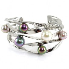 Brățară cuff din argint decorată cu perle naturale Akoya  | atelier Imperial Pearl | Marea Britanie  Brățară cuff din argint decorată cu perle naturale Akoya  | atelier Imperial Pearl | Marea Britanie