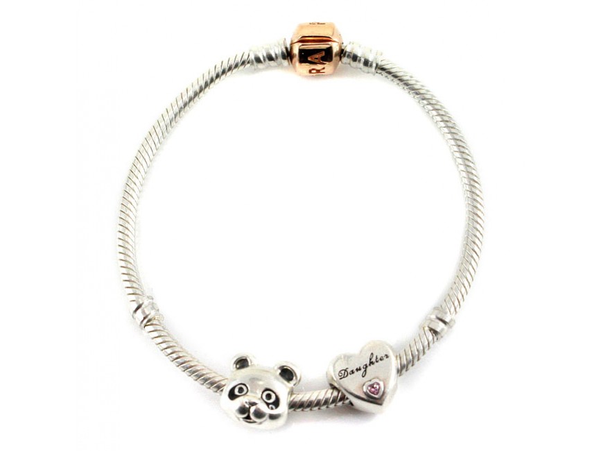 Baleen whale gossip Put away clothes Brațară autentică Pandora accesorizată cu două charmuri de colecție | Olanda | anii 2010 Baleen whale gossip Put away clothes Brațară autentică Pandora accesorizată cu două charmuri de colecție | Olanda | anii 2010