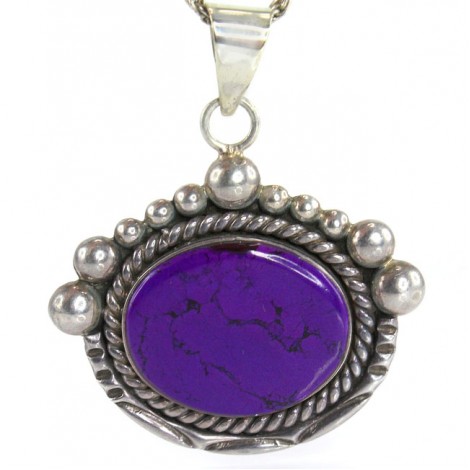 Colier accesorizat cu o veche amuletă amerindiană decorată cu un spectaculos sugilit violet | Apache Healing Stone | cca. 1960 Statele Unite