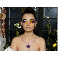 Colier accesorizat cu o veche amuletă amerindiană decorată cu un spectaculos sugilit violet | Apache Healing Stone | cca. 1960 Statele Unite