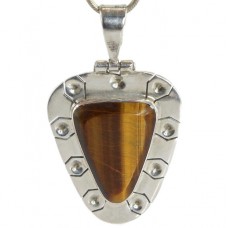 Colier cu amuletă modernistă mexicană decorat cu anturaj de piatră naturală Ochi de Tigru | argint 950 | cca. 1970 Colier cu amuletă modernistă mexicană decorat cu anturaj de piatră naturală Ochi de Tigru | argint 950 | cca. 1970