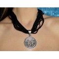 Colier statement modernist accesorizat cu o amuletă celtică Triskelion | argint & piele năbuc | atelier Silpada