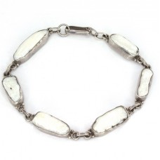 Brățară vintage modernistă decorată cu perle naturale Keshi | manufactură în argint | Indonezia Brățară vintage modernistă decorată cu perle naturale Keshi | manufactură în argint | Indonezia