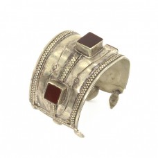 Veche brățară etnică turkmenă |  Bilezik | triburile Teke | aliaj de argint și carnelian | secol XIX Veche brățară etnică turkmenă |  Bilezik | triburile Teke | aliaj de argint și carnelian | secol XIX