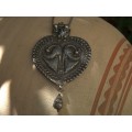 Colier accesorizat cu o veche amuletă hindusă YONI | manufactură în argint | cca. 1900 India