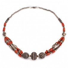Vechi colier etnic indian din argint decorat cu anturaje de coral natural | Rajasthan Vechi colier etnic indian din argint decorat cu anturaje de coral natural | Rajasthan
